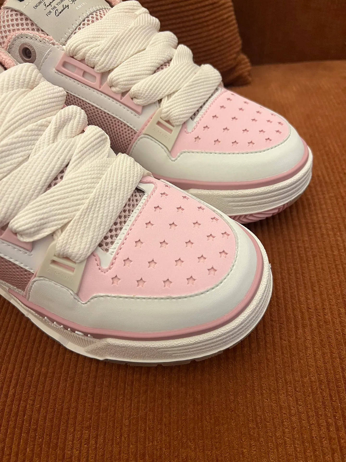 p620💰Men's shoes Amiri Emile's 2023 spring and summer new MA-1 bread shoes, couple models, casual sports shoes, sneakers Amiri gave up the rock punk style in the new season and used a large number of unsaturated colors, Morandi tones, whether you see or wear them, it will make people very happy. The large tongue of the bread shoes continues, shortens the length of the shoe body, thickens the midsole, and the toe part is more rounded. Amiri's brand letters and MA logo appear on the side of the shoe. Fabric: Original customized imported first-layer cowhide + mesh. Lining: Original customized breathable towel lining. Outsole. Foam combination material. Bottom thickness: 4CM. Size: Men's 39-45